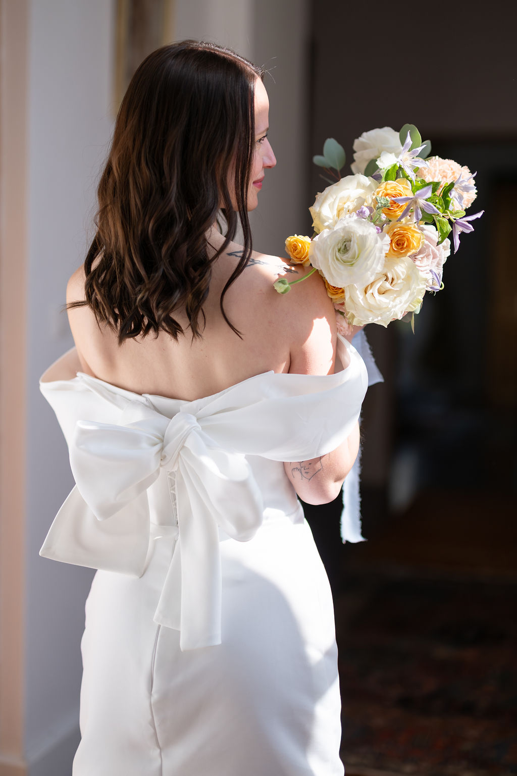Détail noeud dos robe de mariée courte